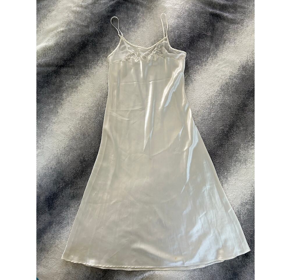 Vintage Intimo Amore Nightgown Sexy Satin Like Lace White Slip 90s Size Medium